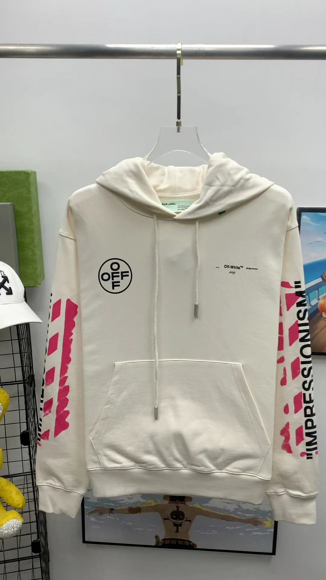 Frontal real shot video————The top tested version OFF-WHITE (OW) 99 pink oil graffiti for men and women couples pure cotton loose pullover hooded sweatshirt jacket zipper professional handmade dot printing, delicate and full, strong color layering, the printing is breathable and non-sticky! The gradient of the layers is clear, the texture and texture are visible, the fabric and printing are completely combined, and the frosted feel is delicate. The fabric is made of 460g fish scale terry cotton fabric, which has a full drape. Customized zipper pull with OFFWHITE metal engraving on it and a concave feel. This is a must-see for identification. The hat rope pendant clock has metal engravings. This is a detail that is easily overlooked.  Like Monet's oil paintings, it has always occupied the top sales list on major domestic and foreign platforms, and offline stores can also be said to be often out of stock.  Couple matching, personalized and trendy! The style is elegant and classic, versatile for daily use. Couple style 👫 Can be worn by both men and women P: 390